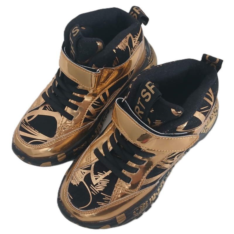 Zapato de color dorado