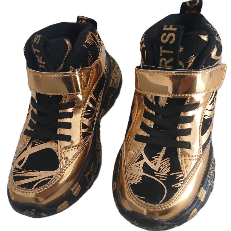 Zapato de color dorado