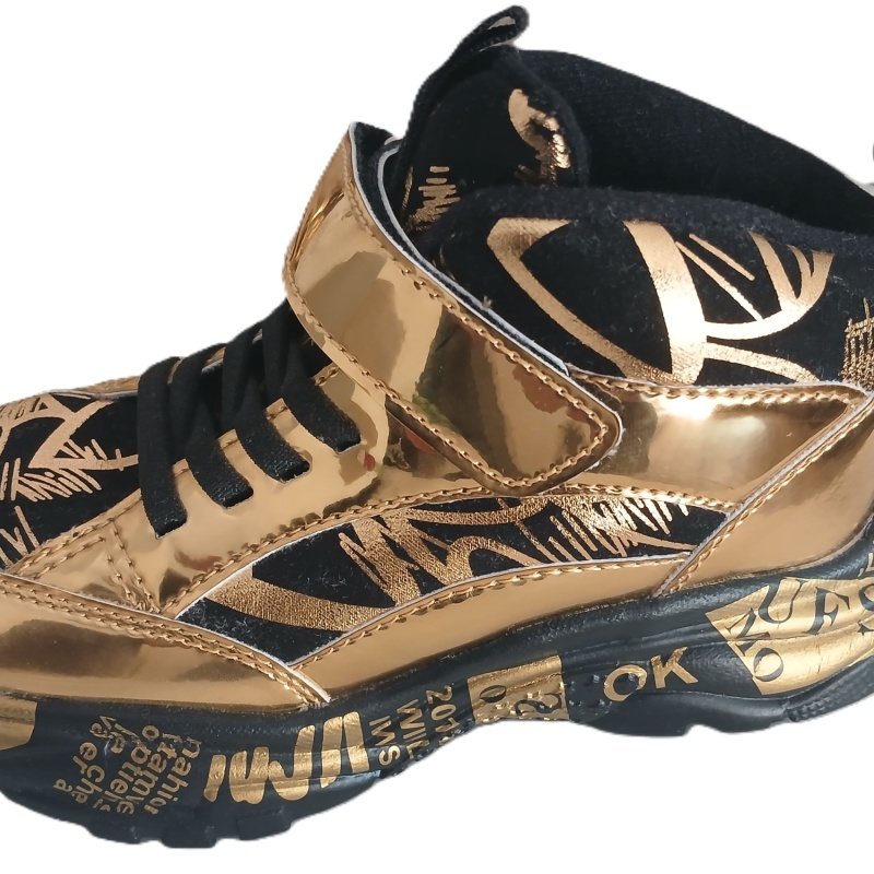 Zapato de color dorado