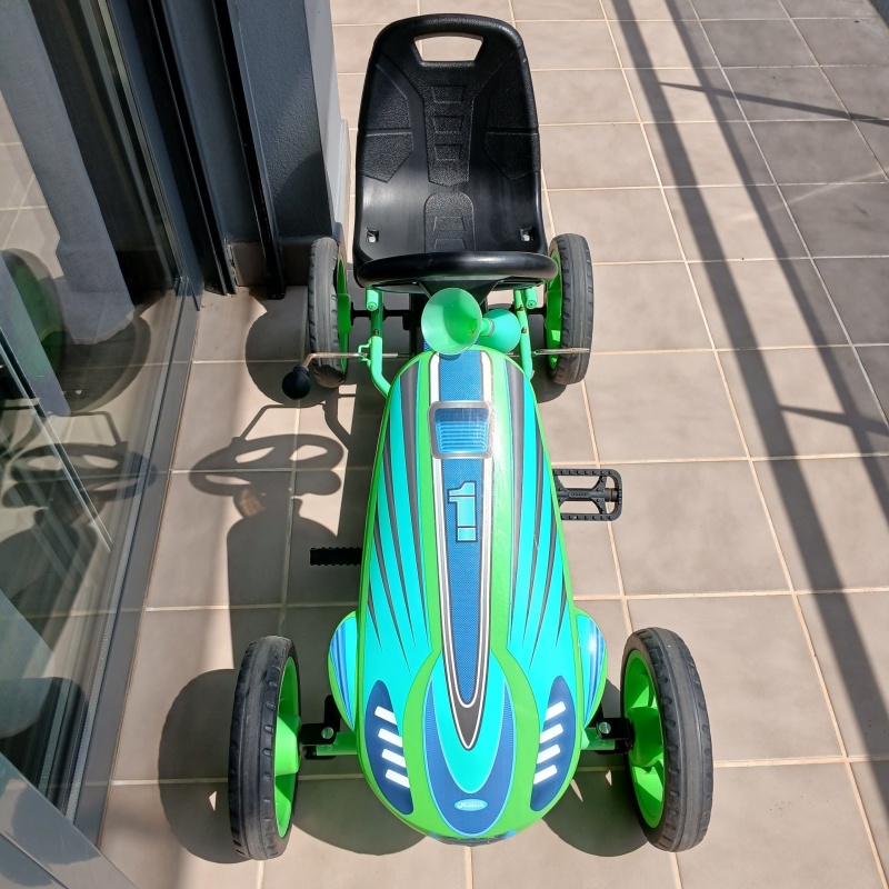 Coche de pedales