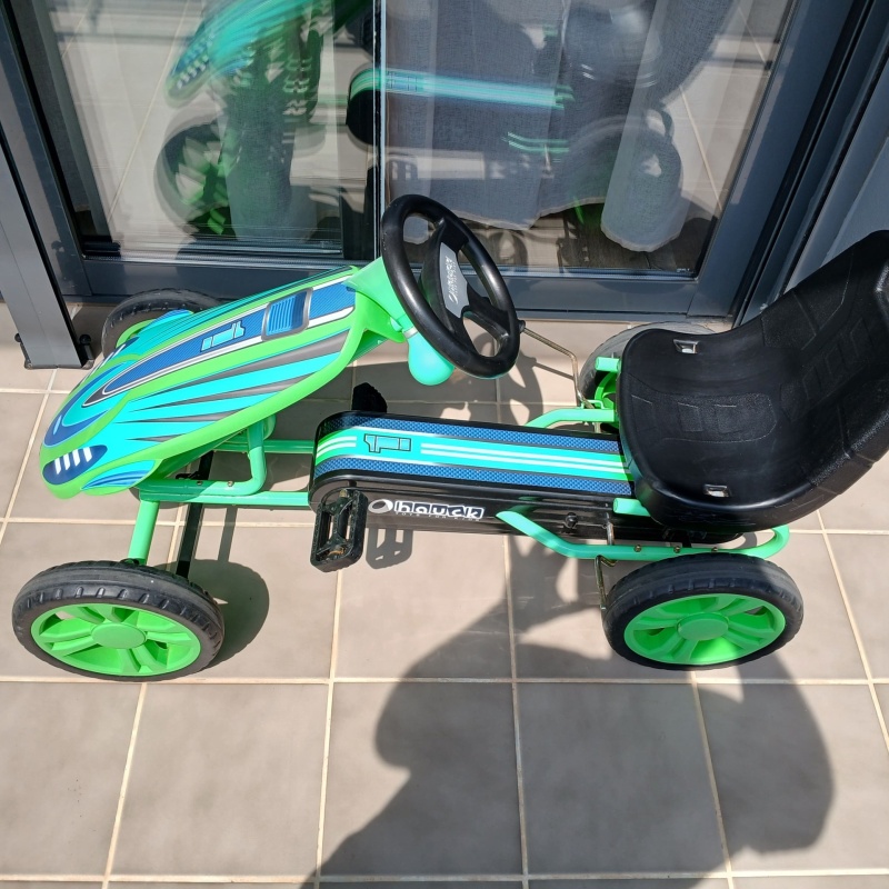 Coche de pedales