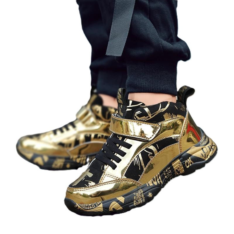 Zapato de color dorado